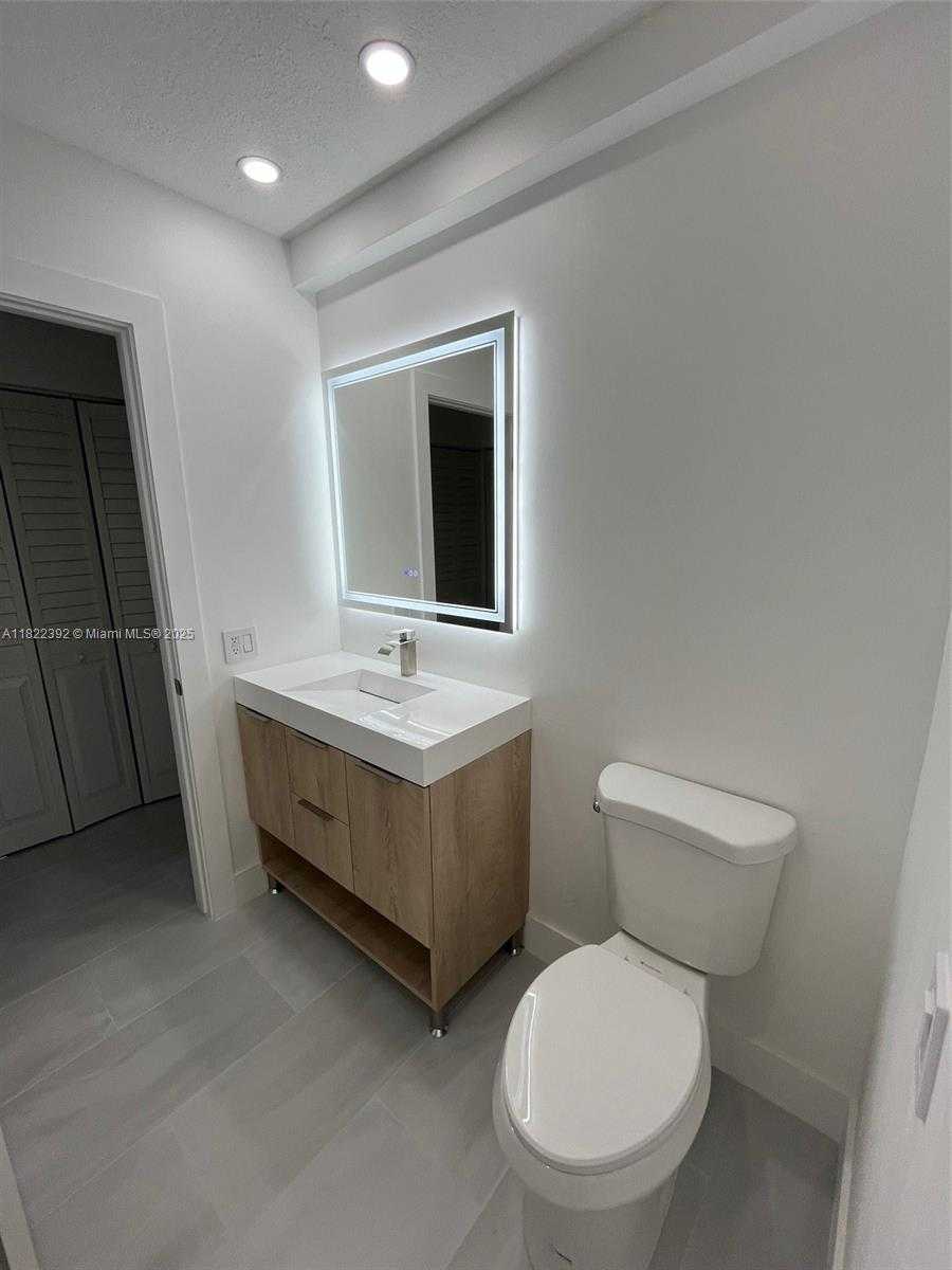 Small Image of Miami Number 13