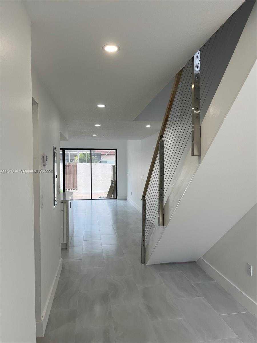 Small Image of Miami Number 2