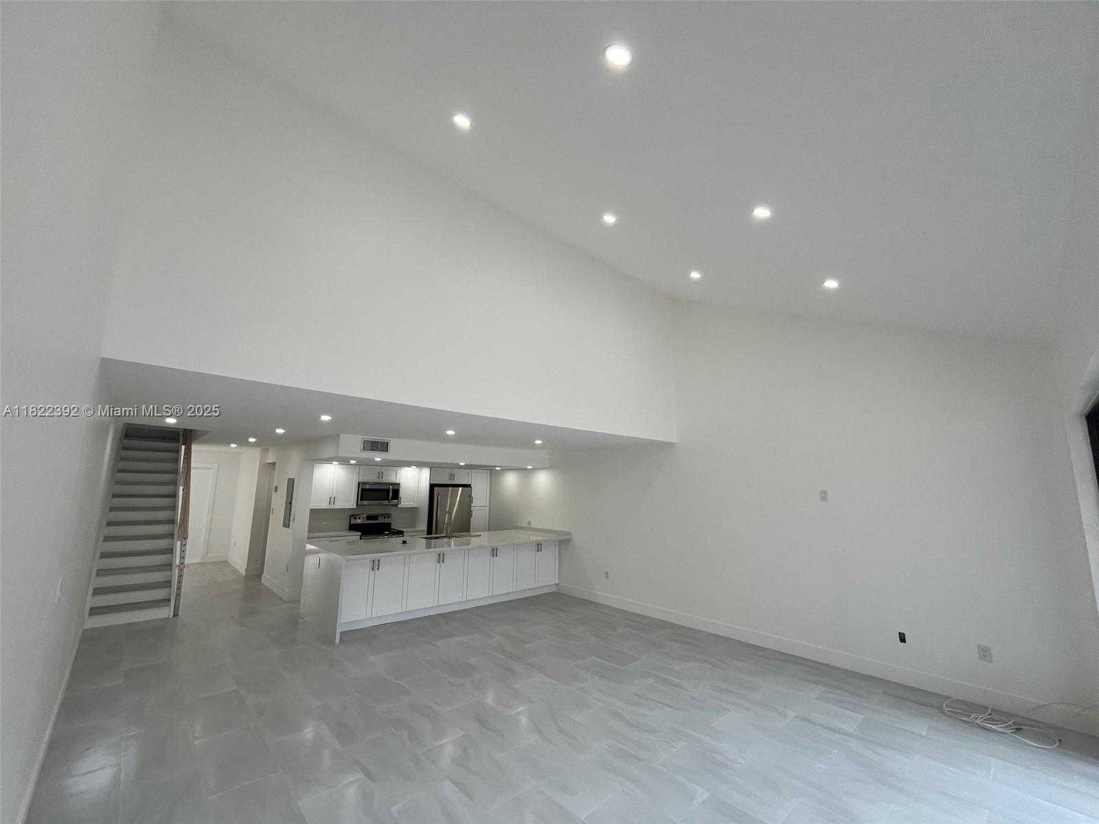 Small Image of Miami Number 3
