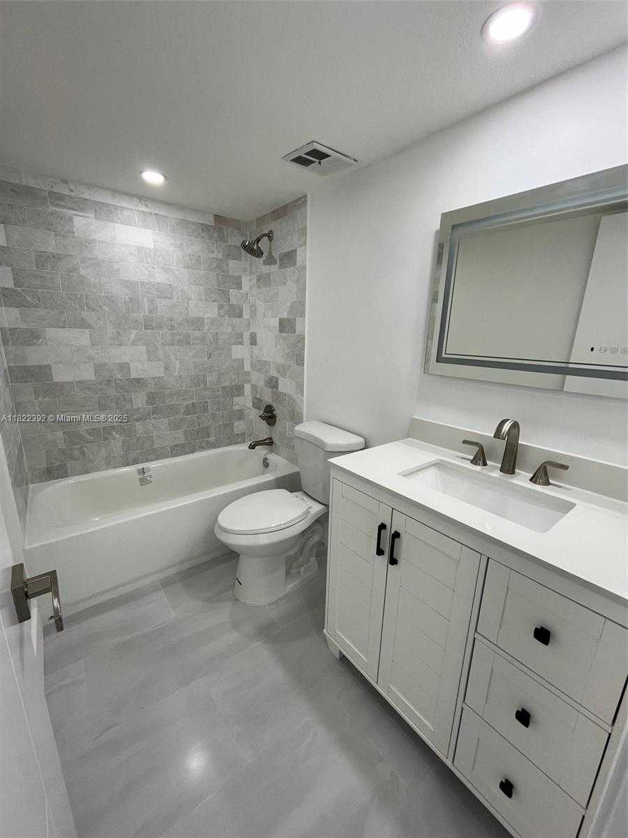 Small Image of Miami Number 9