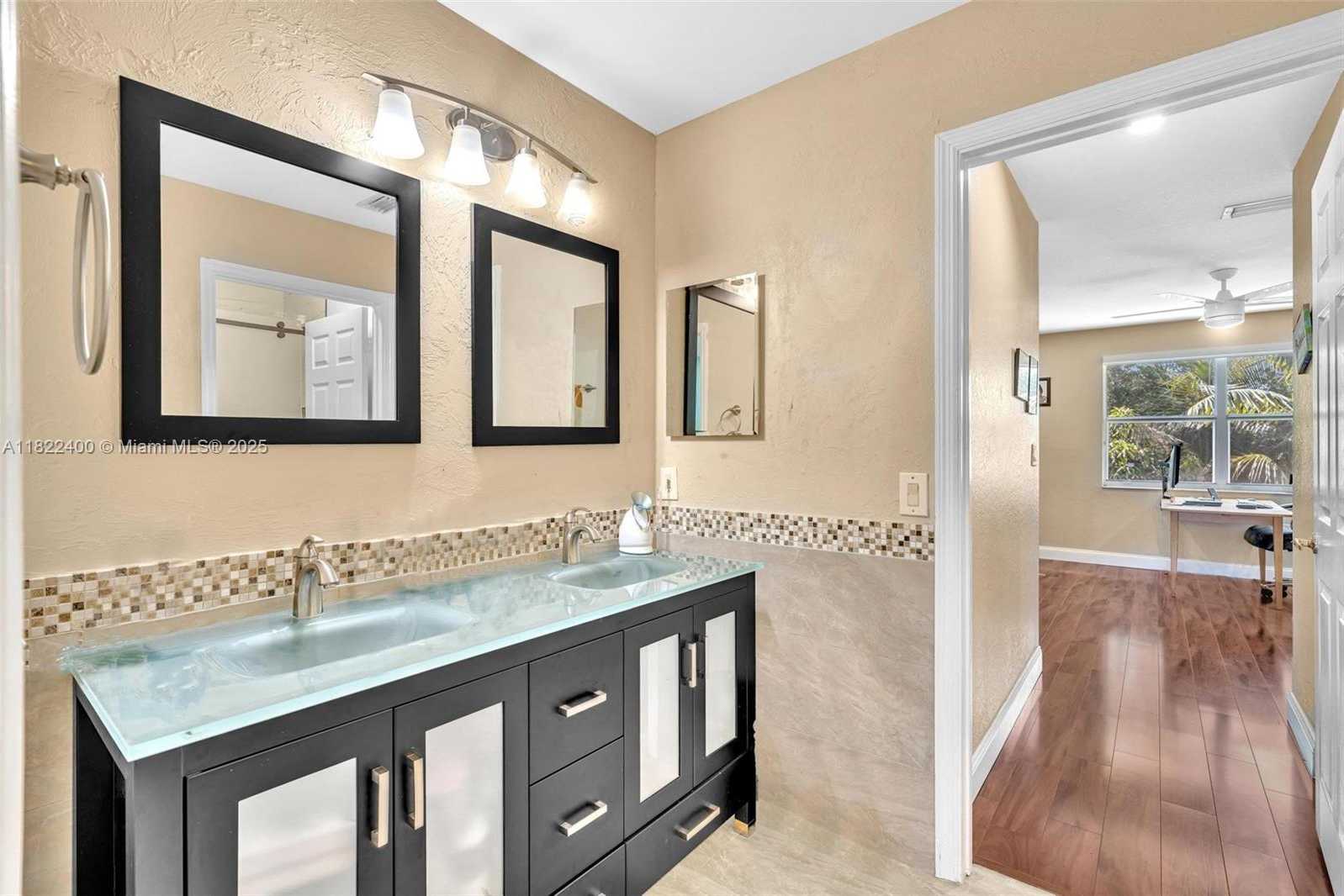 Small Image of 16408 SAPPHIRE PL, Weston Number 25