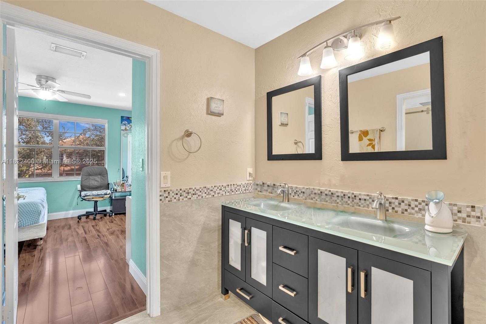 Small Image of 16408 SAPPHIRE PL, Weston Number 26