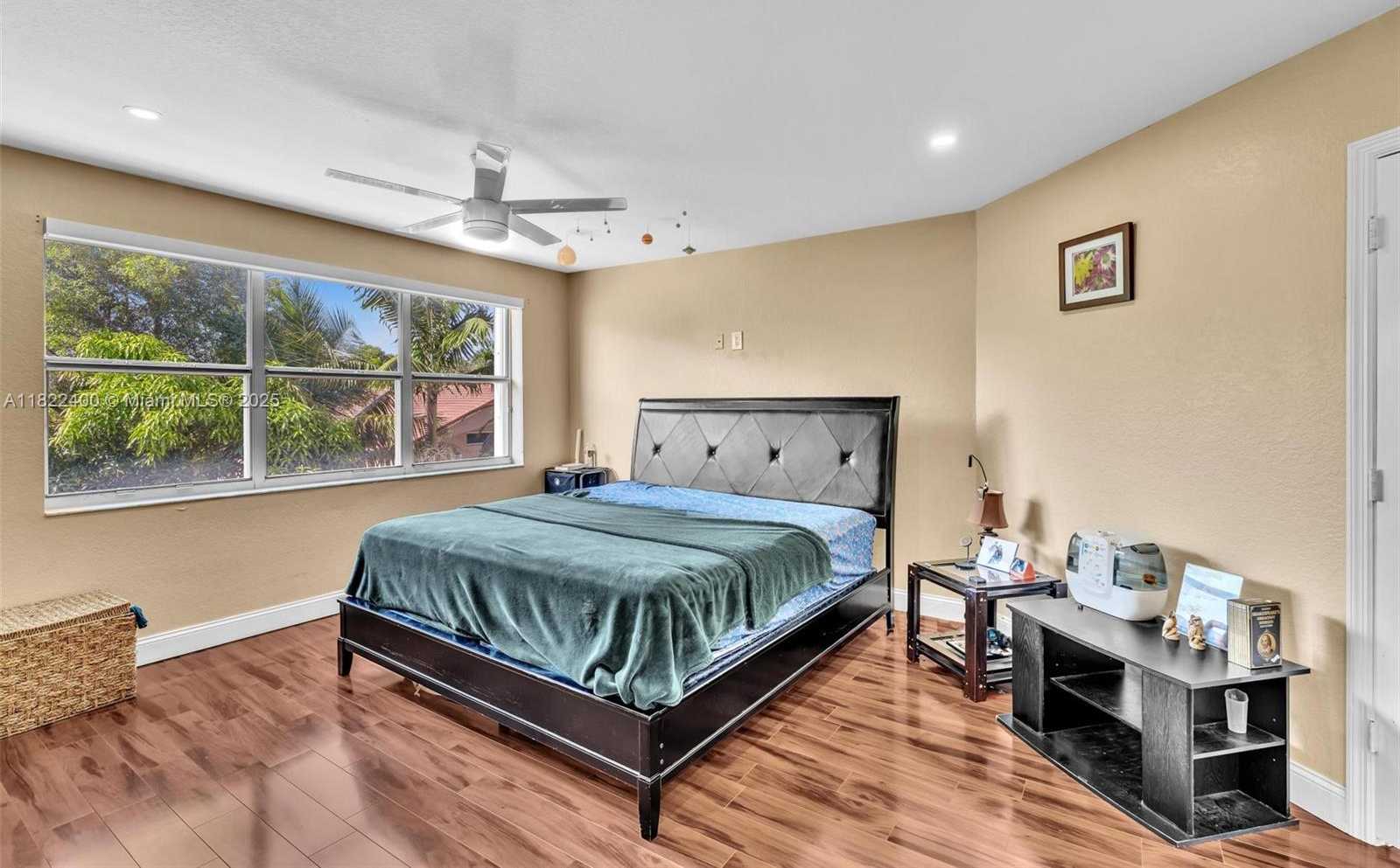 Small Image of 16408 SAPPHIRE PL, Weston Number 31
