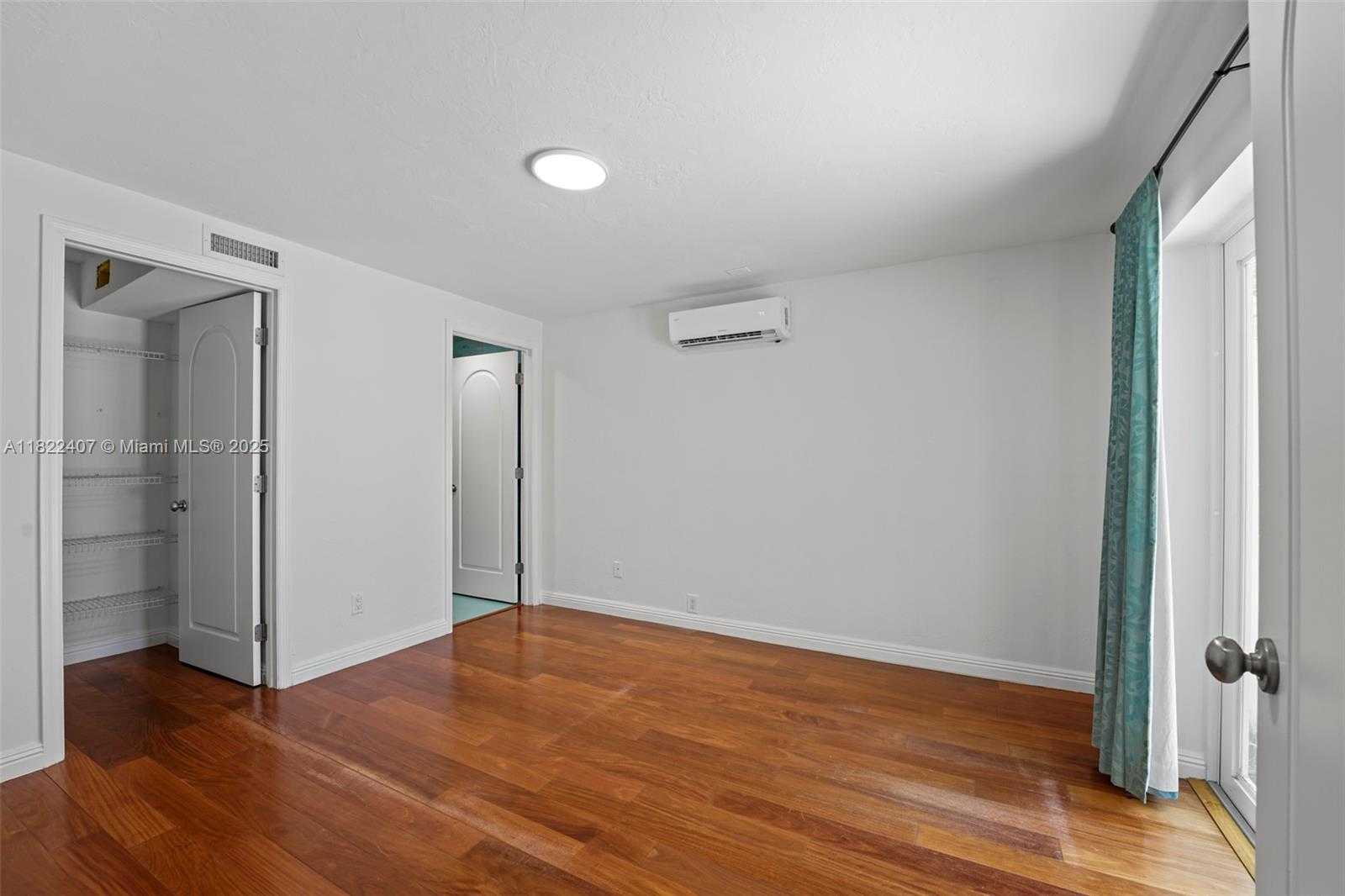 Small Image of 12730 IXORA RD, North Miami Number 17