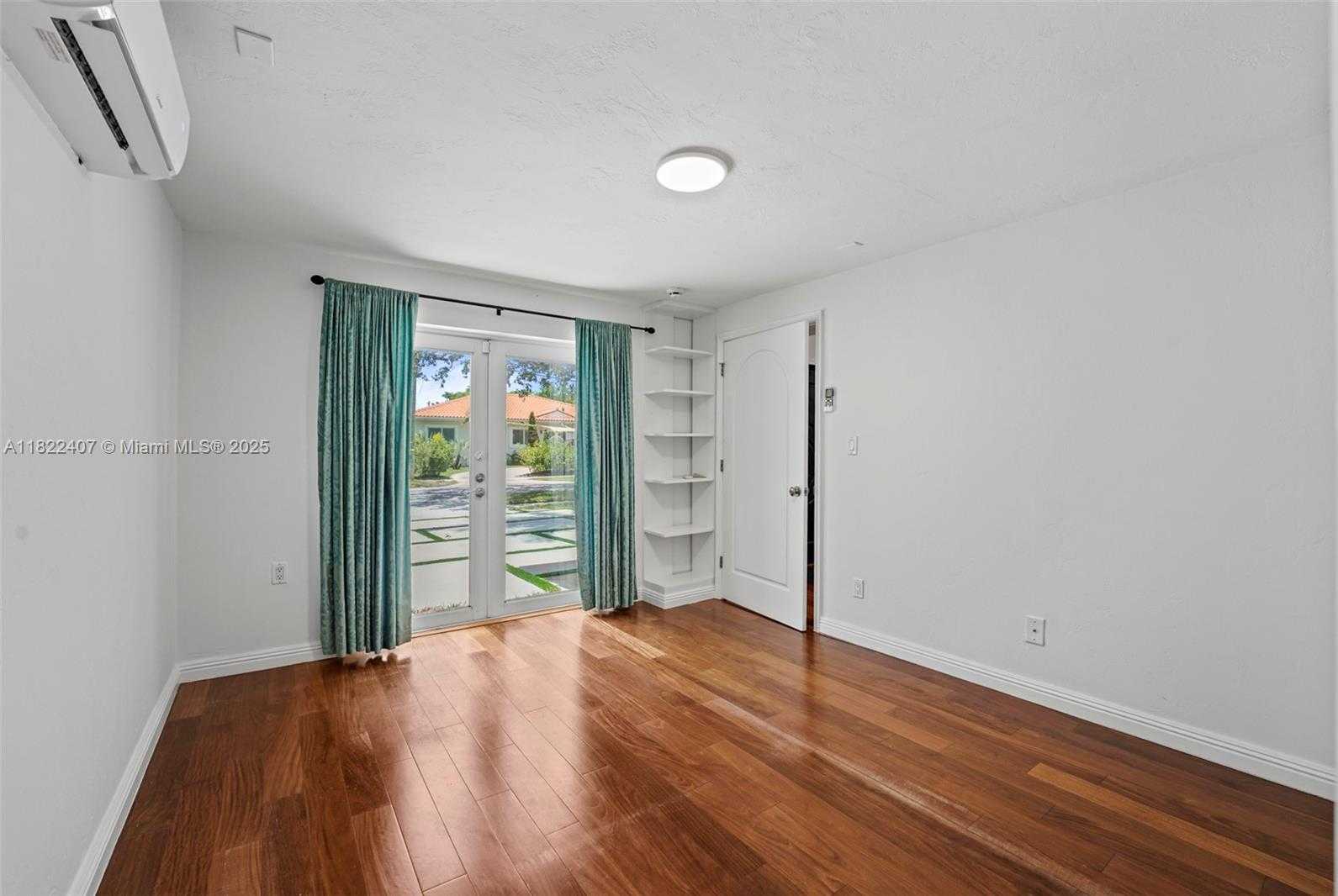 Small Image of 12730 IXORA RD, North Miami Number 18