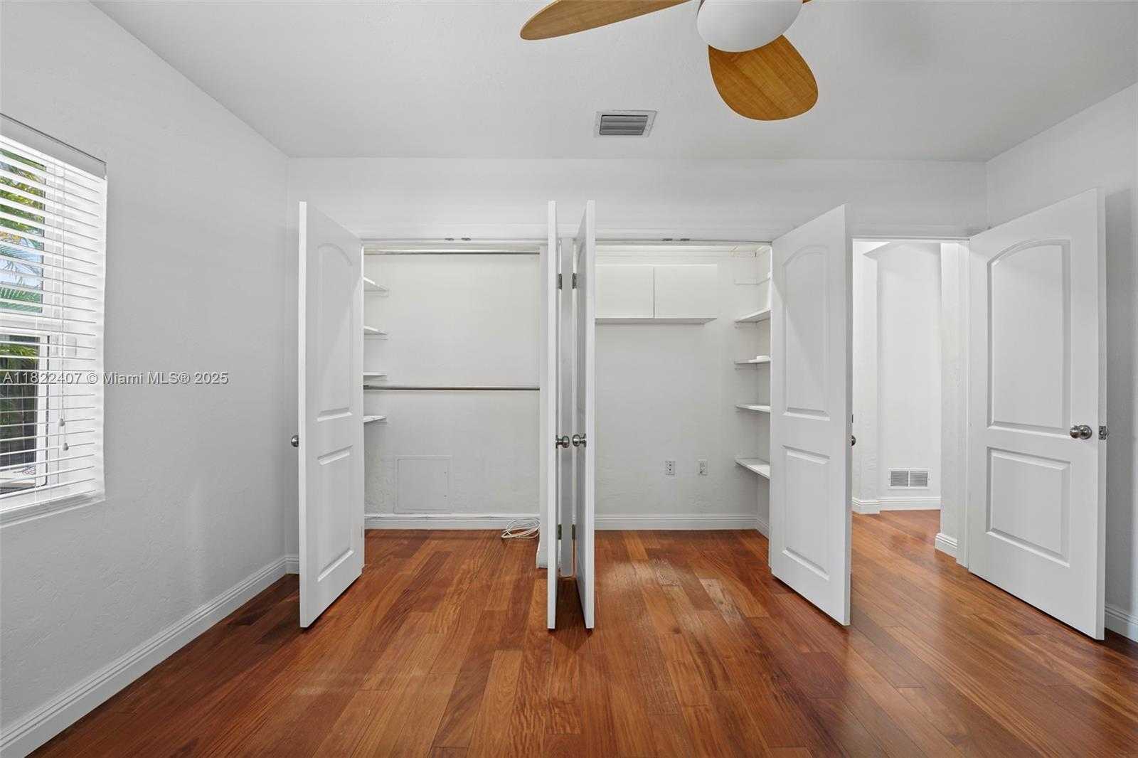 Small Image of 12730 IXORA RD, North Miami Number 22