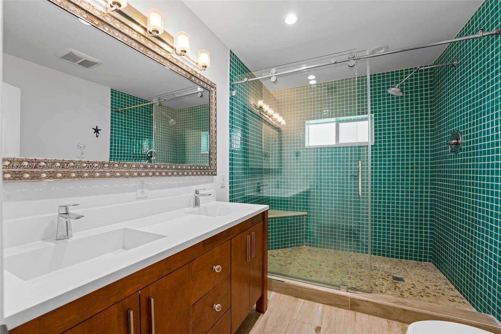 Small Image of 12730 IXORA RD, North Miami Number 23