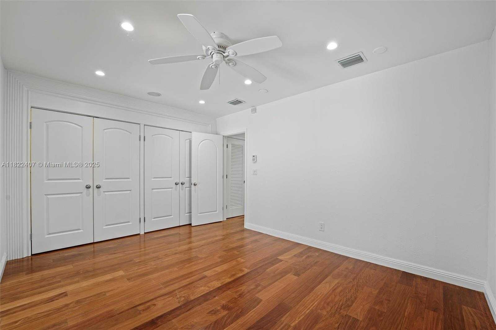 Small Image of 12730 IXORA RD, North Miami Number 25