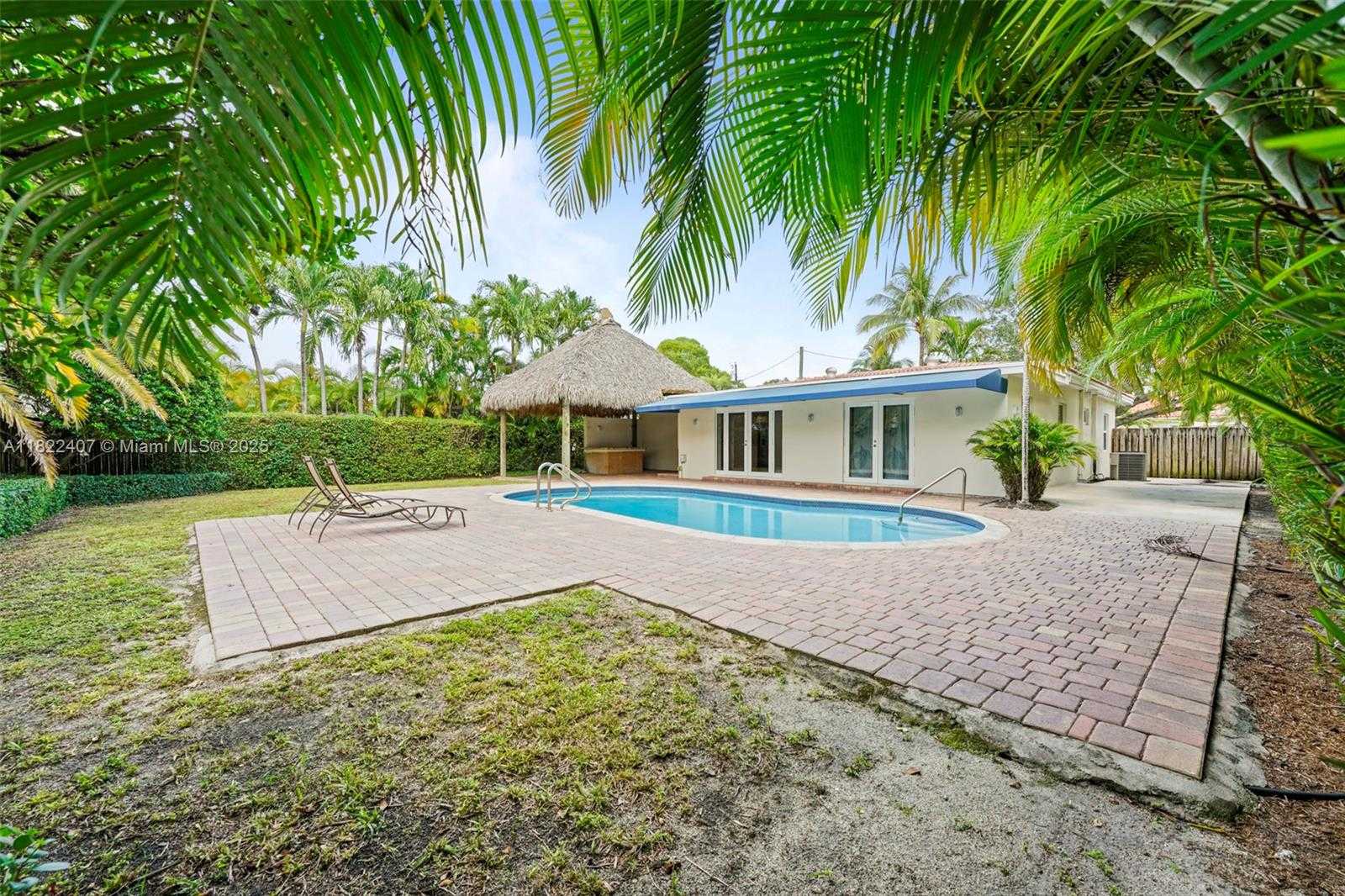 Small Image of 12730 IXORA RD, North Miami Number 33