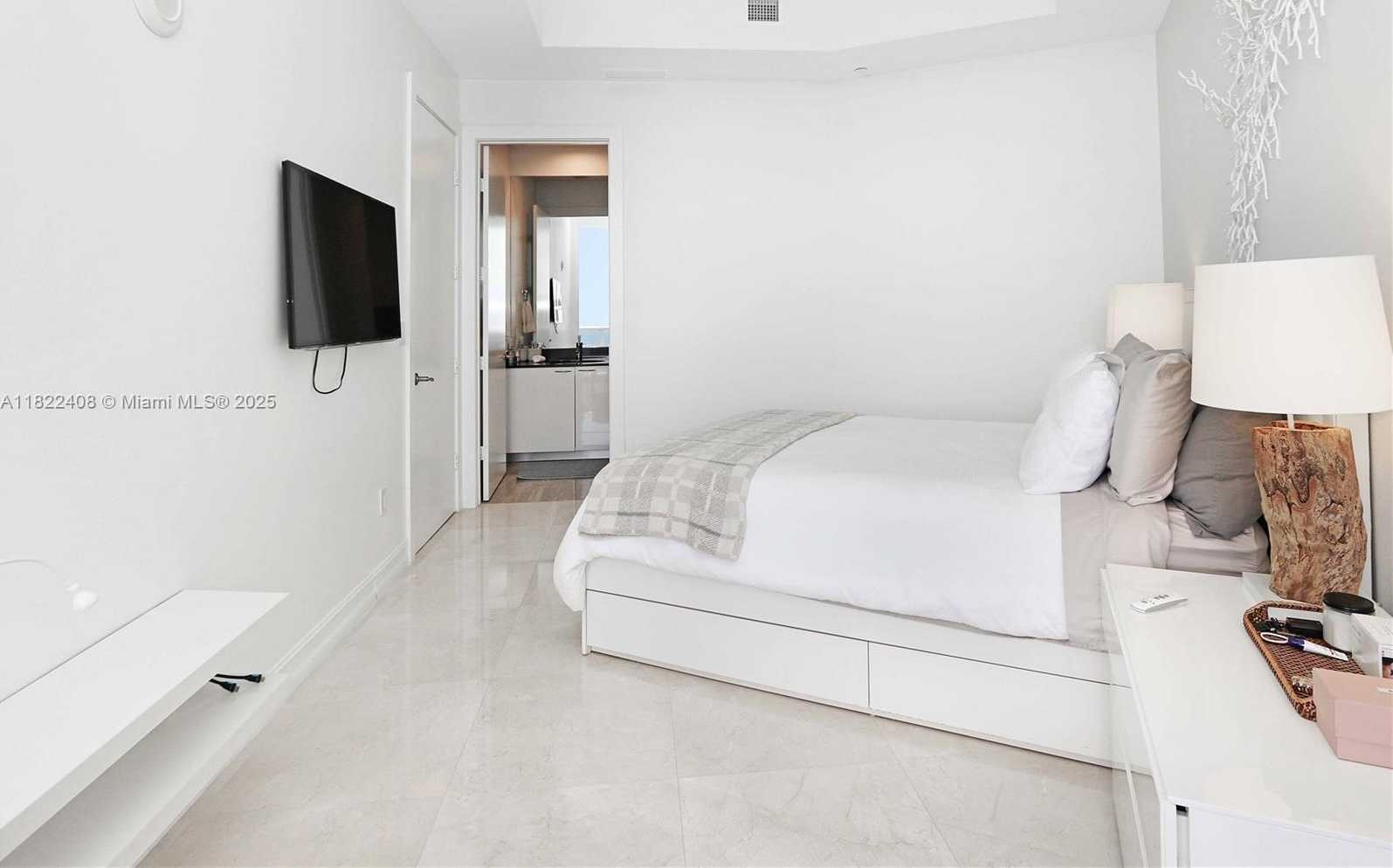 Small Image of 15901 COLLINS AVE #3103, Sunny Isles Beach Number 24