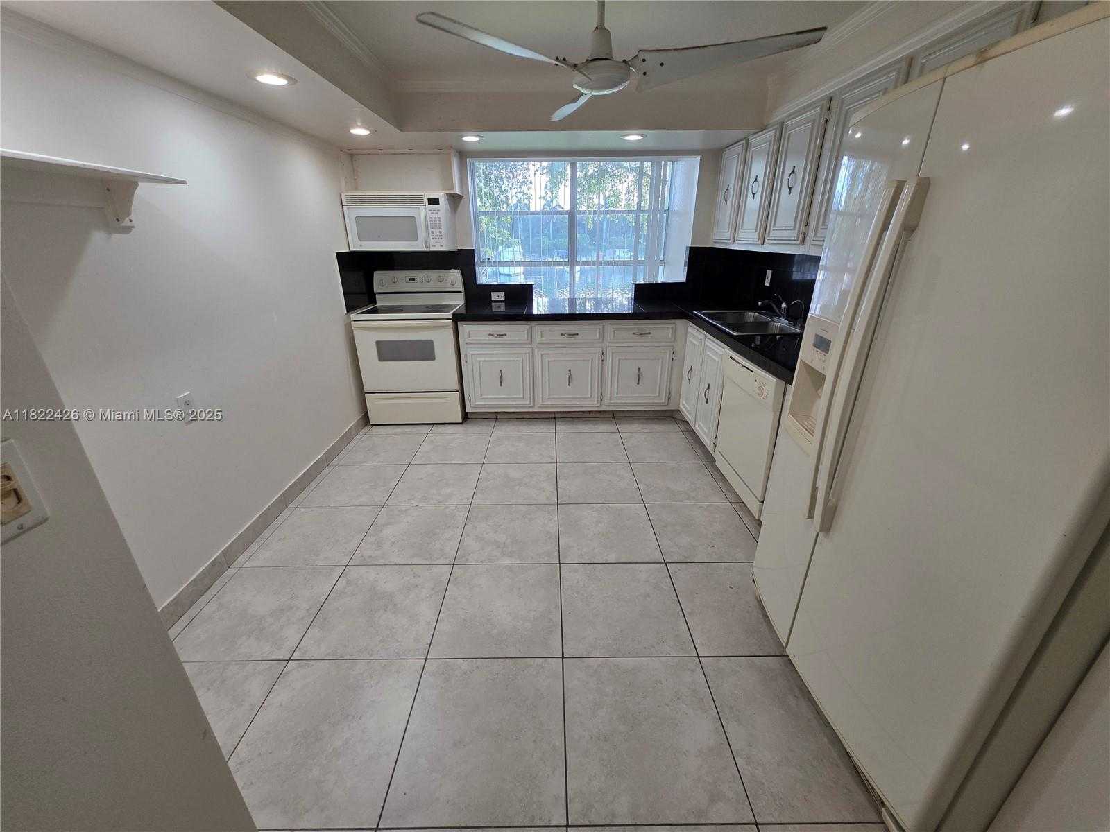Small Image of 601 THREE ISLANDS BLVD #201, Hallandale Beach Number 4