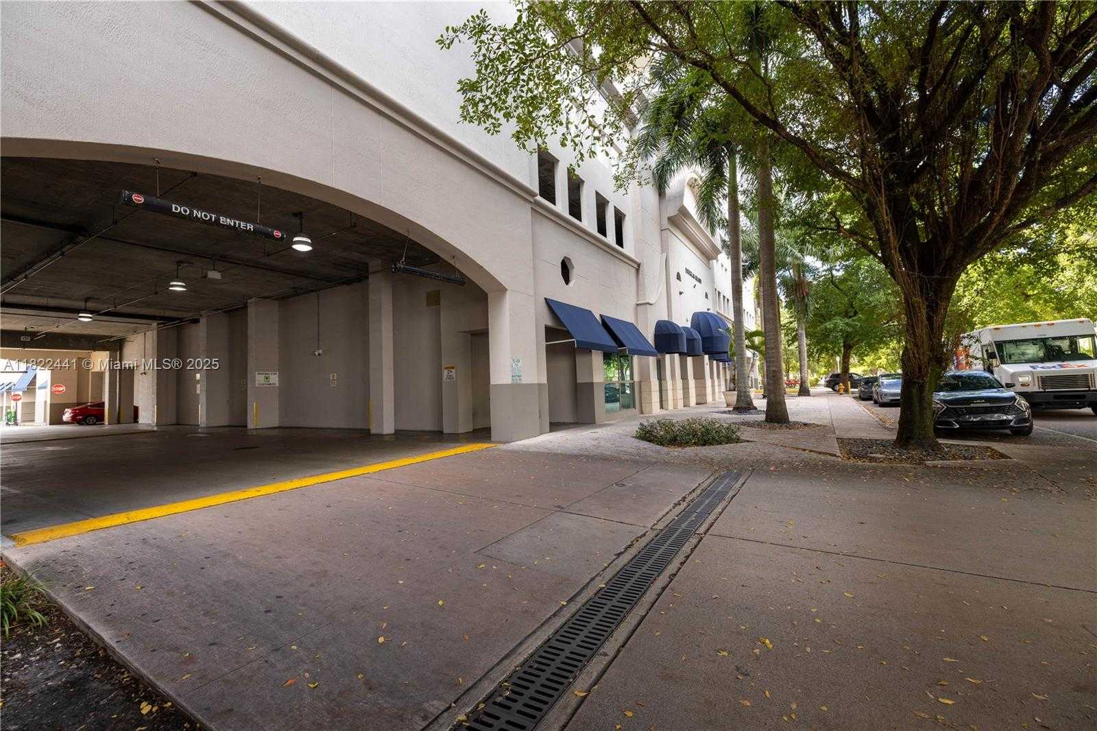 Small Image of 50 MENORES AVE #425, Coral Gables Number 38