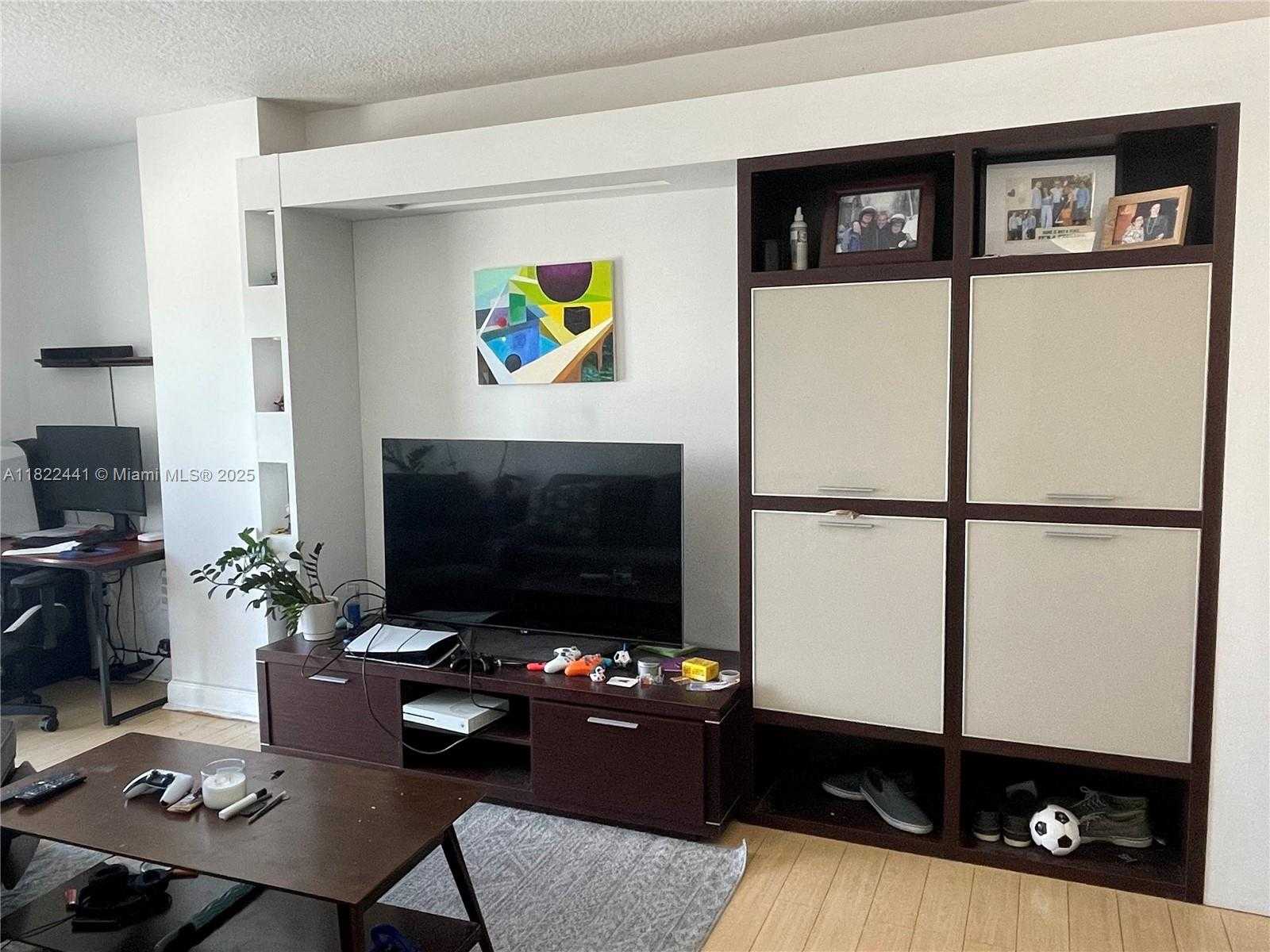 Small Image of 50 MENORES AVE #425, Coral Gables Number 9