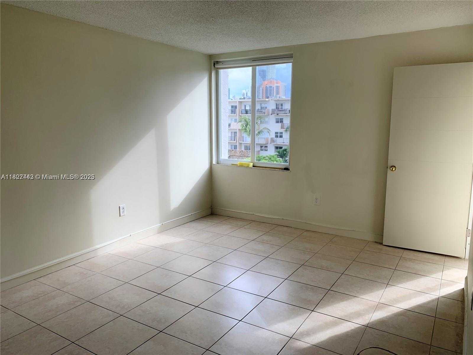 Small Image of Sunny Isles Beach Number 4