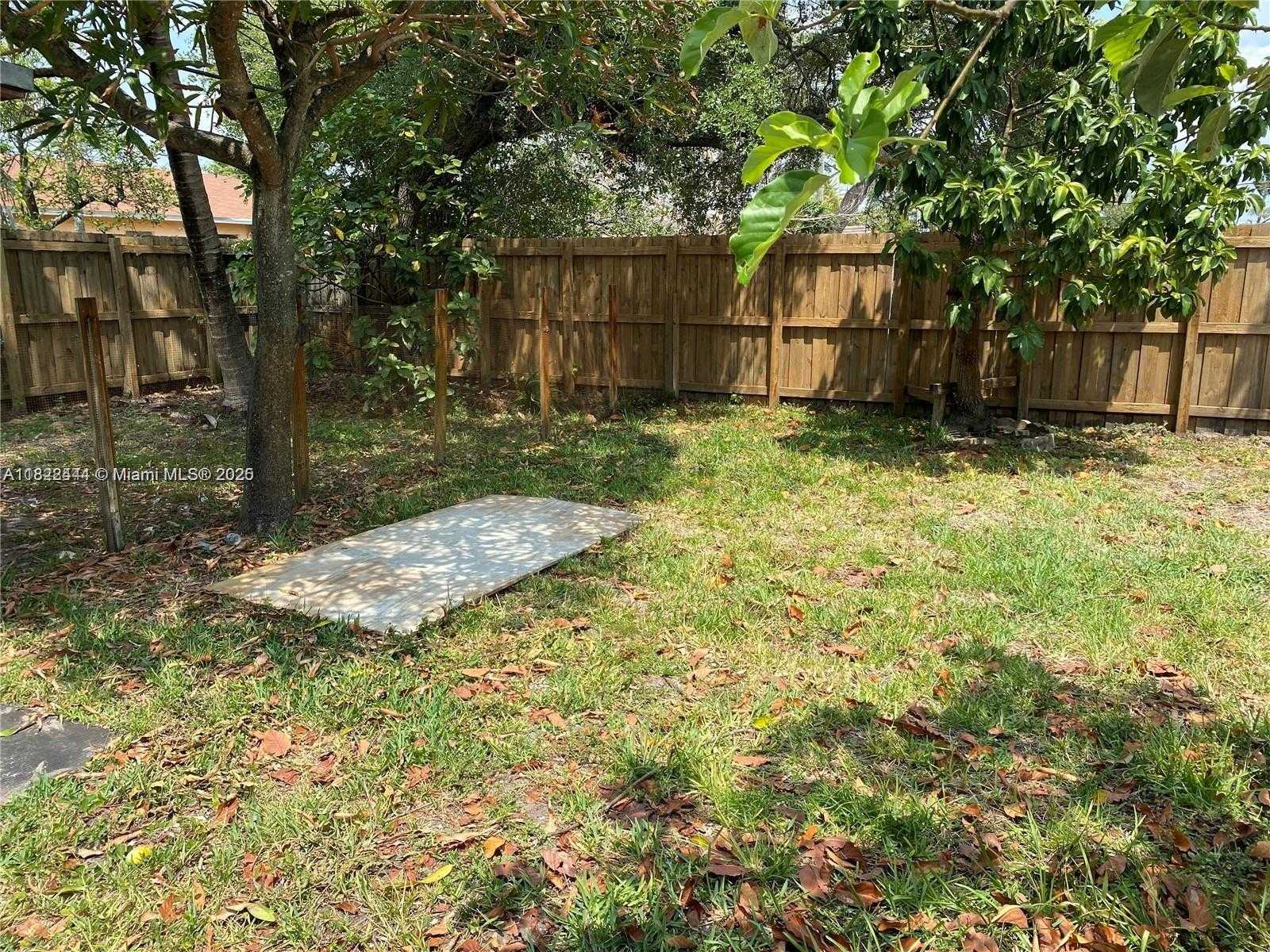 Small Image of 1121 SOUTH WEST 24TH AVE #2, Fort Lauderdale Number 14
