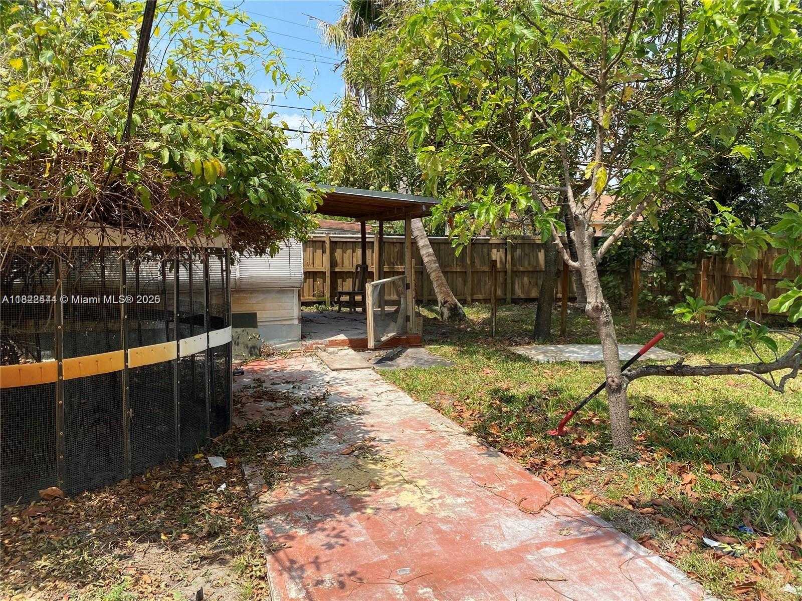 Small Image of 1121 SOUTH WEST 24TH AVE #2, Fort Lauderdale Number 15