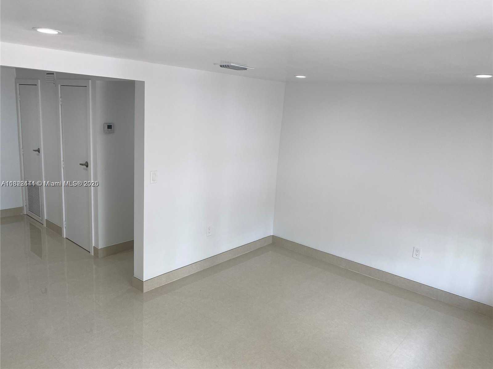 Small Image of 1121 SOUTH WEST 24TH AVE #2, Fort Lauderdale Number 7
