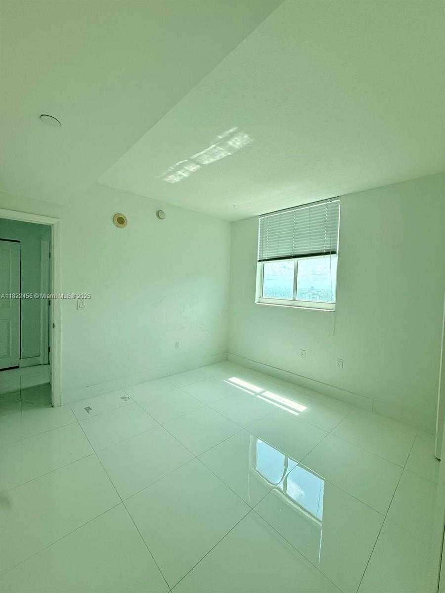 Small Image of 1250 SOUTH MIAMI AVE #3306, Miami Number 14