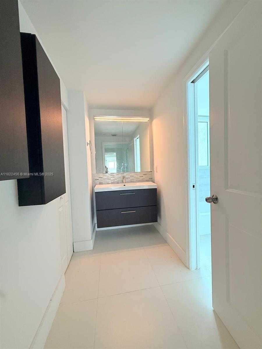 Small Image of 1250 SOUTH MIAMI AVE #3306, Miami Number 20