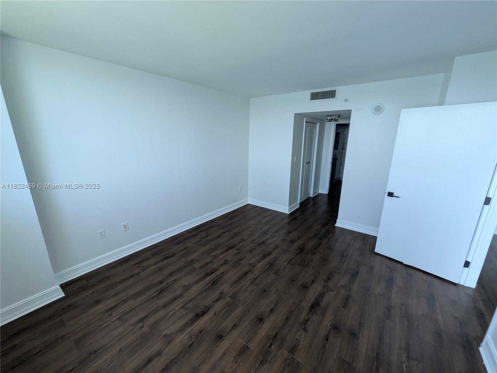 Small Image of 1800 NORTH BAYSHORE DR #2003, Miami Number 14