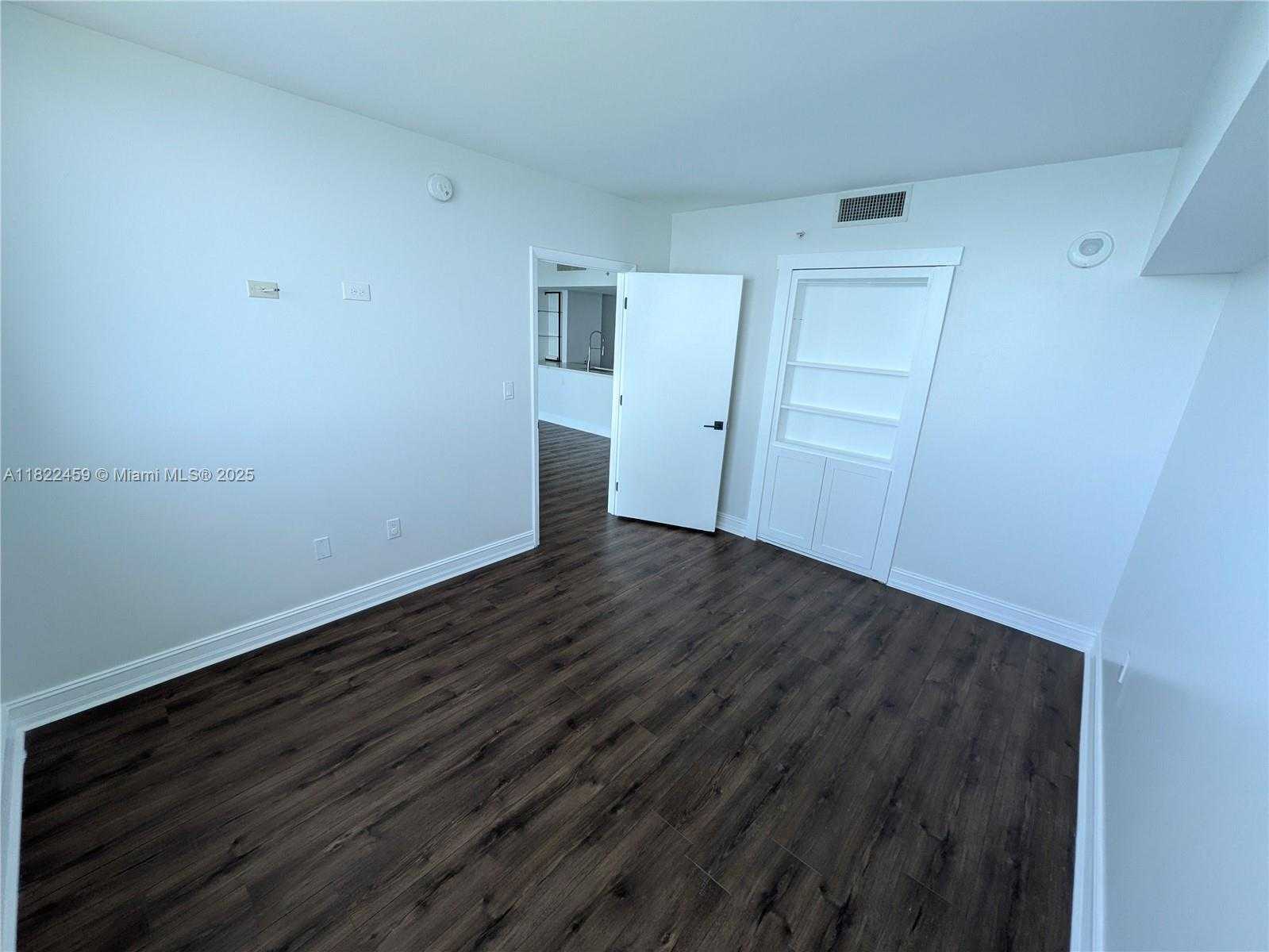 Small Image of 1800 NORTH BAYSHORE DR #2003, Miami Number 20