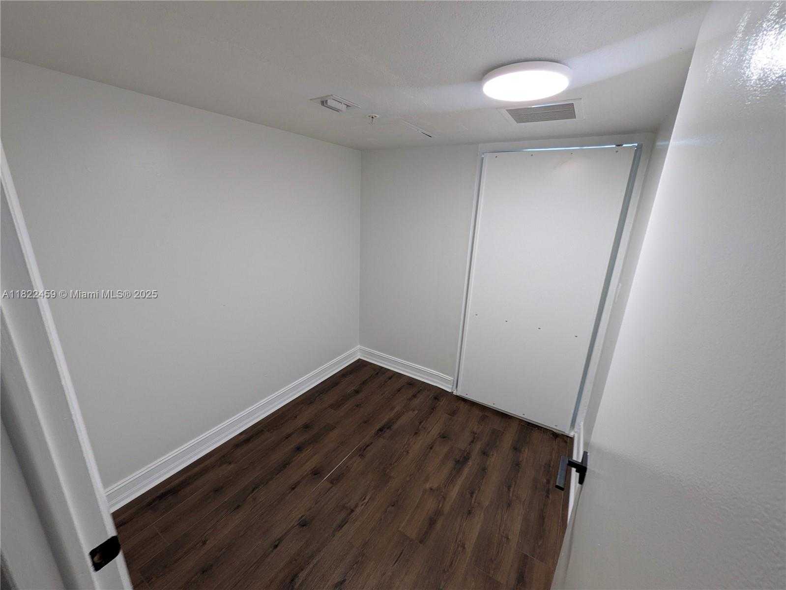 Small Image of 1800 NORTH BAYSHORE DR #2003, Miami Number 21