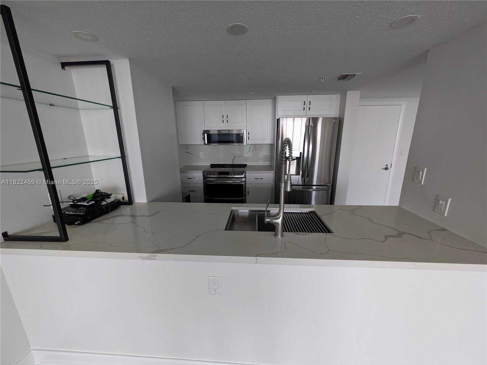 Small Image of 1800 NORTH BAYSHORE DR #2003, Miami Number 5