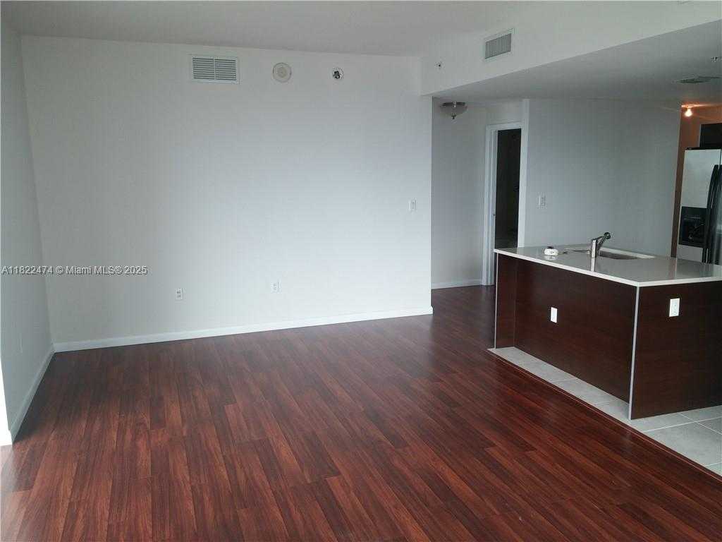 Small Image of 1900 NORTH BAYSHORE DR #1811, Miami Number 3