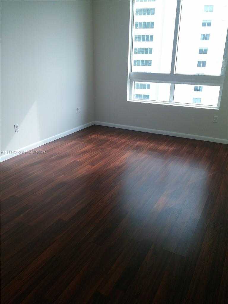 Small Image of 1900 NORTH BAYSHORE DR #1811, Miami Number 4
