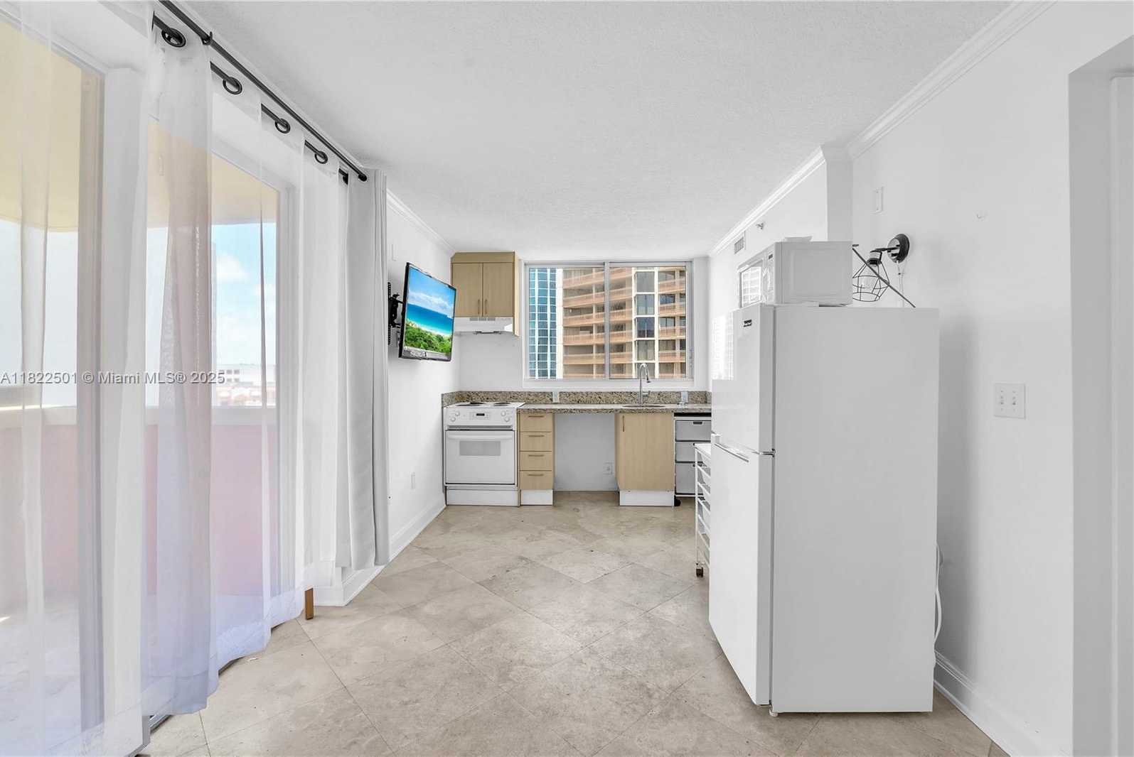 Small Image of 2951 SOUTH BAYSHORE DR #1017, Miami Number 10