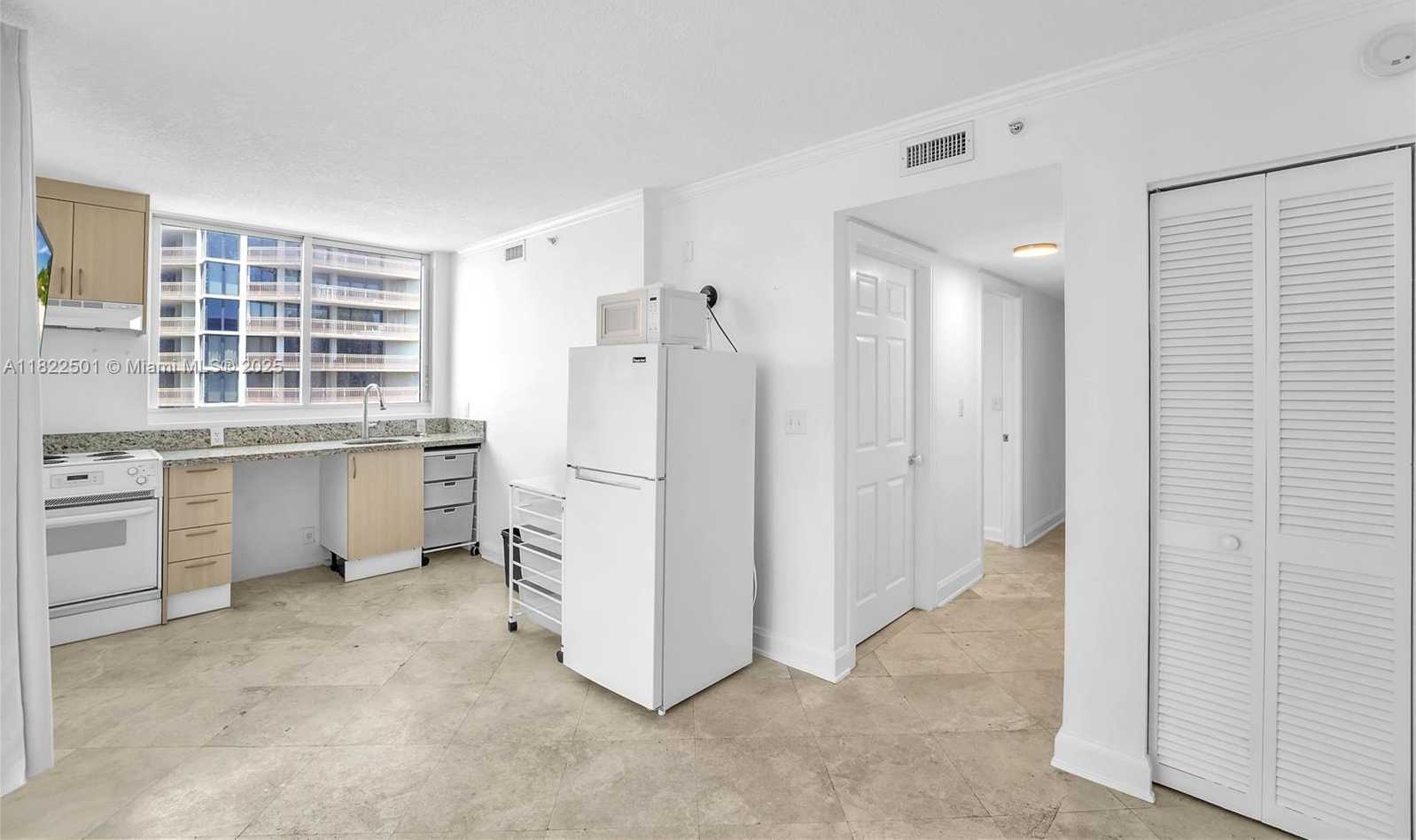Small Image of 2951 SOUTH BAYSHORE DR #1017, Miami Number 9