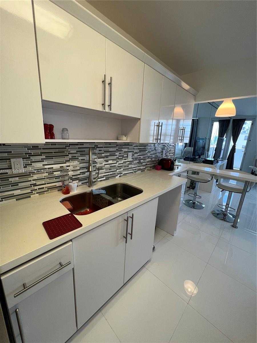Small Image of 100 LINCOLN RD #909, Miami Beach Number 16