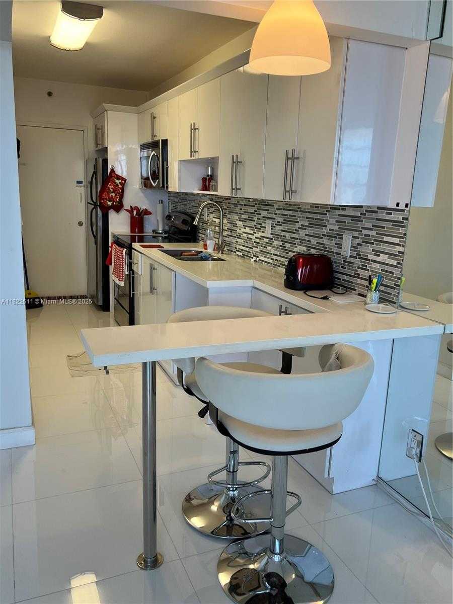 Small Image of 100 LINCOLN RD #909, Miami Beach Number 18