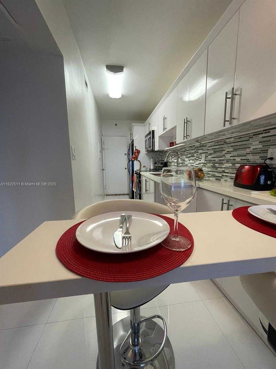 Small Image of 100 LINCOLN RD #909, Miami Beach Number 6