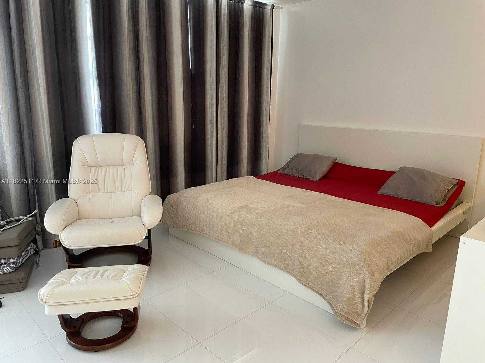 Small Image of 100 LINCOLN RD #909, Miami Beach Number 7