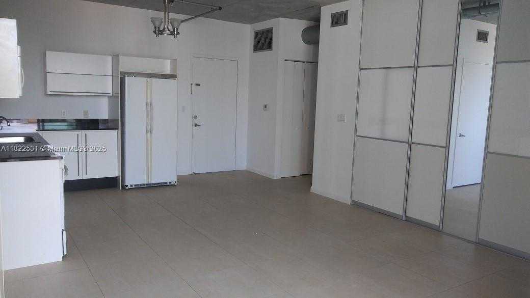 Small Image of 690 SOUTH WEST 1ST CT #1825, Miami Number 15