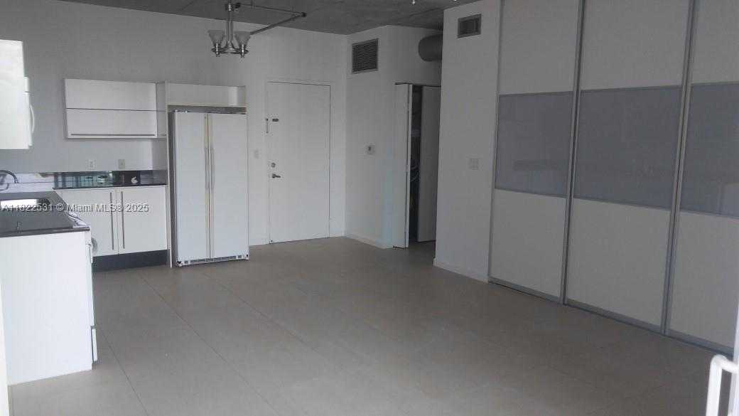 Small Image of 690 SOUTH WEST 1ST CT #1825, Miami Number 5