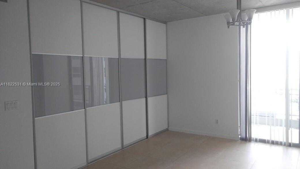 Small Image of 690 SOUTH WEST 1ST CT #1825, Miami Number 7