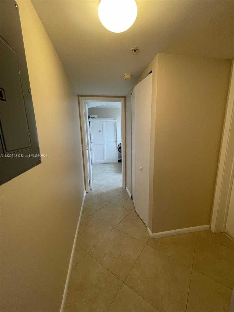 Small Image of 1555 NORTH TREASURE DR #201, North Bay Village Number 9