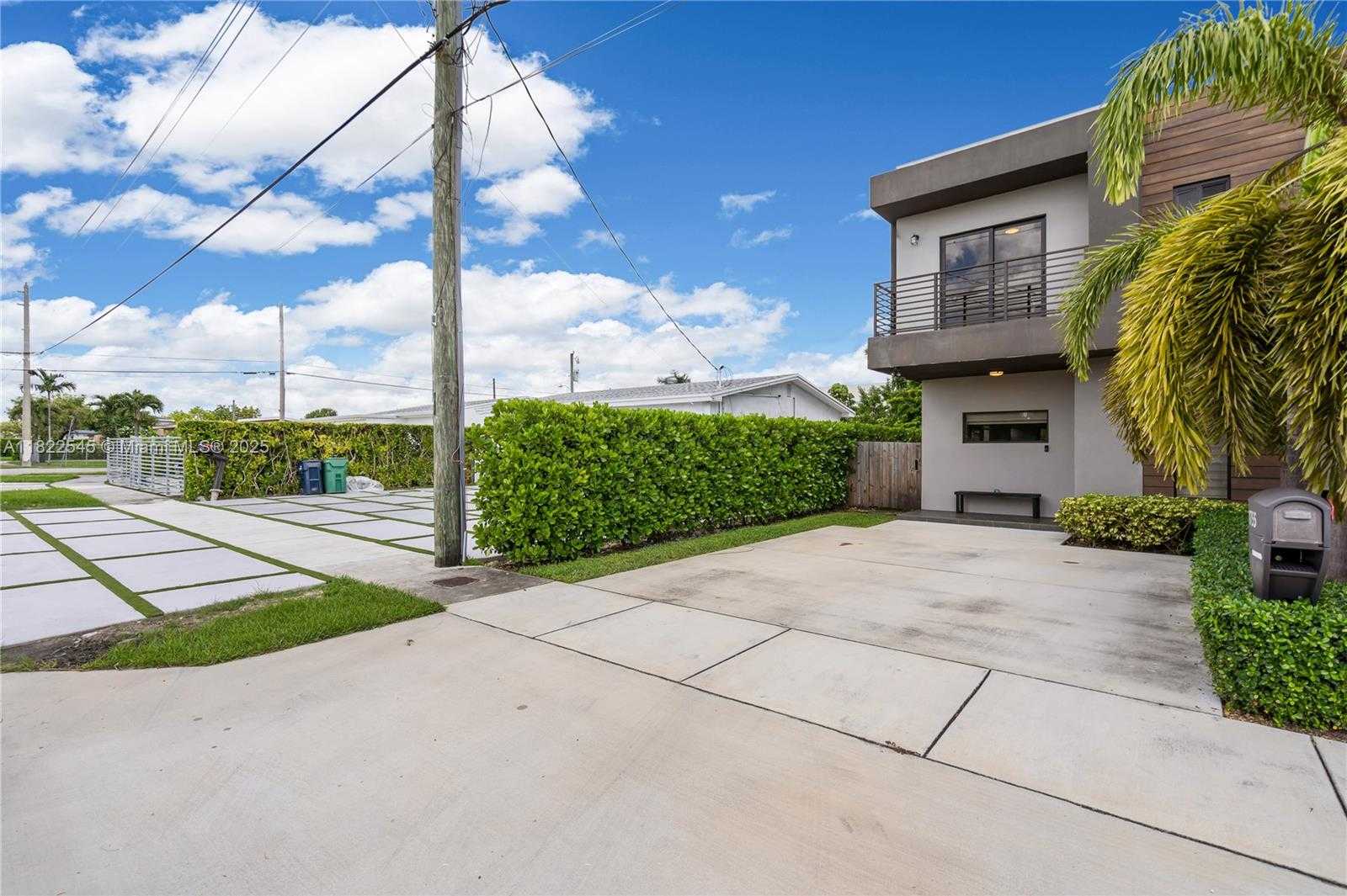 Small Image of 8755 SOUTH WEST 34TH ST #2, Miami Number 29