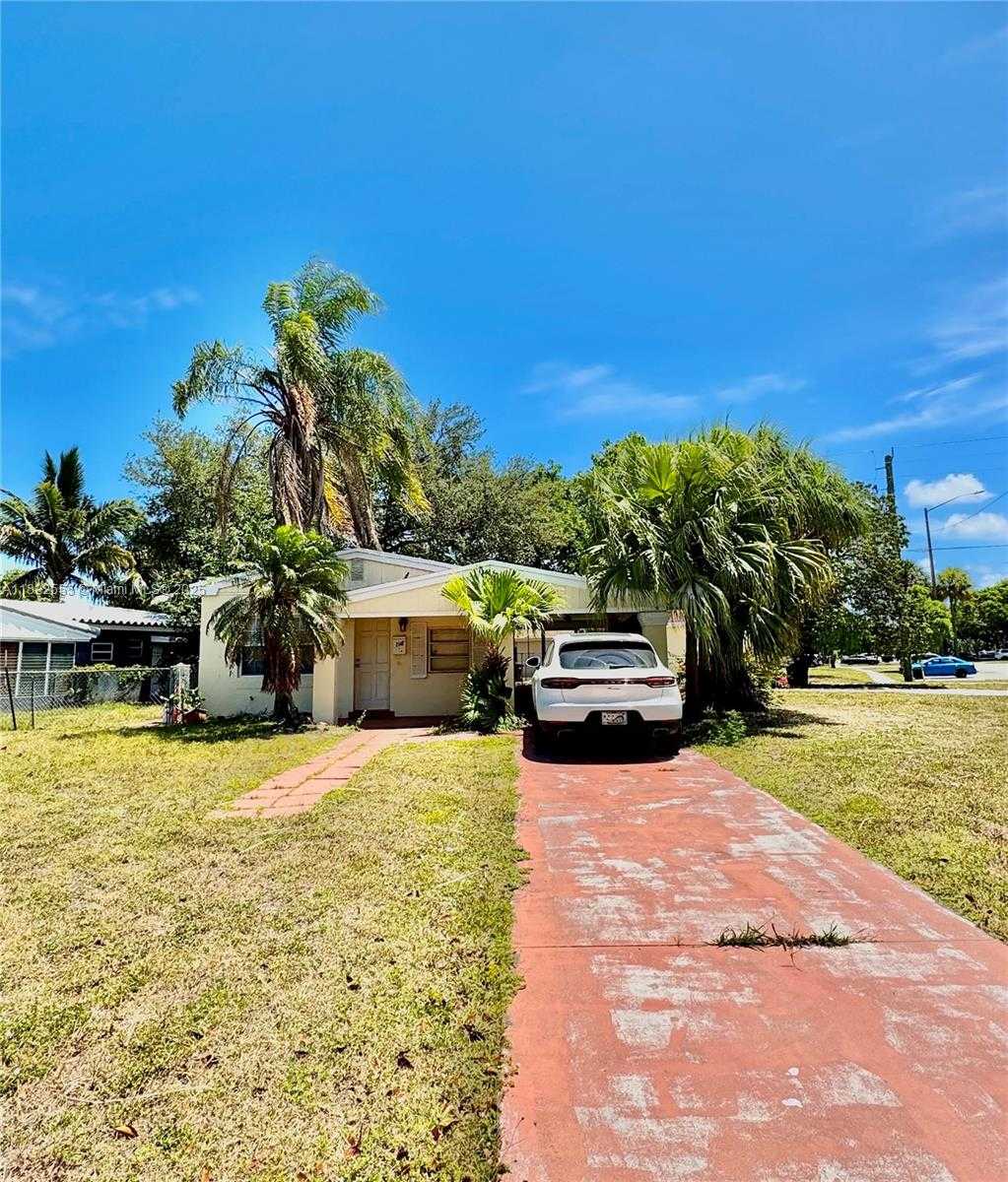 Small Image of 2100 NORTH EAST 173RD ST, North Miami Beach Number 2