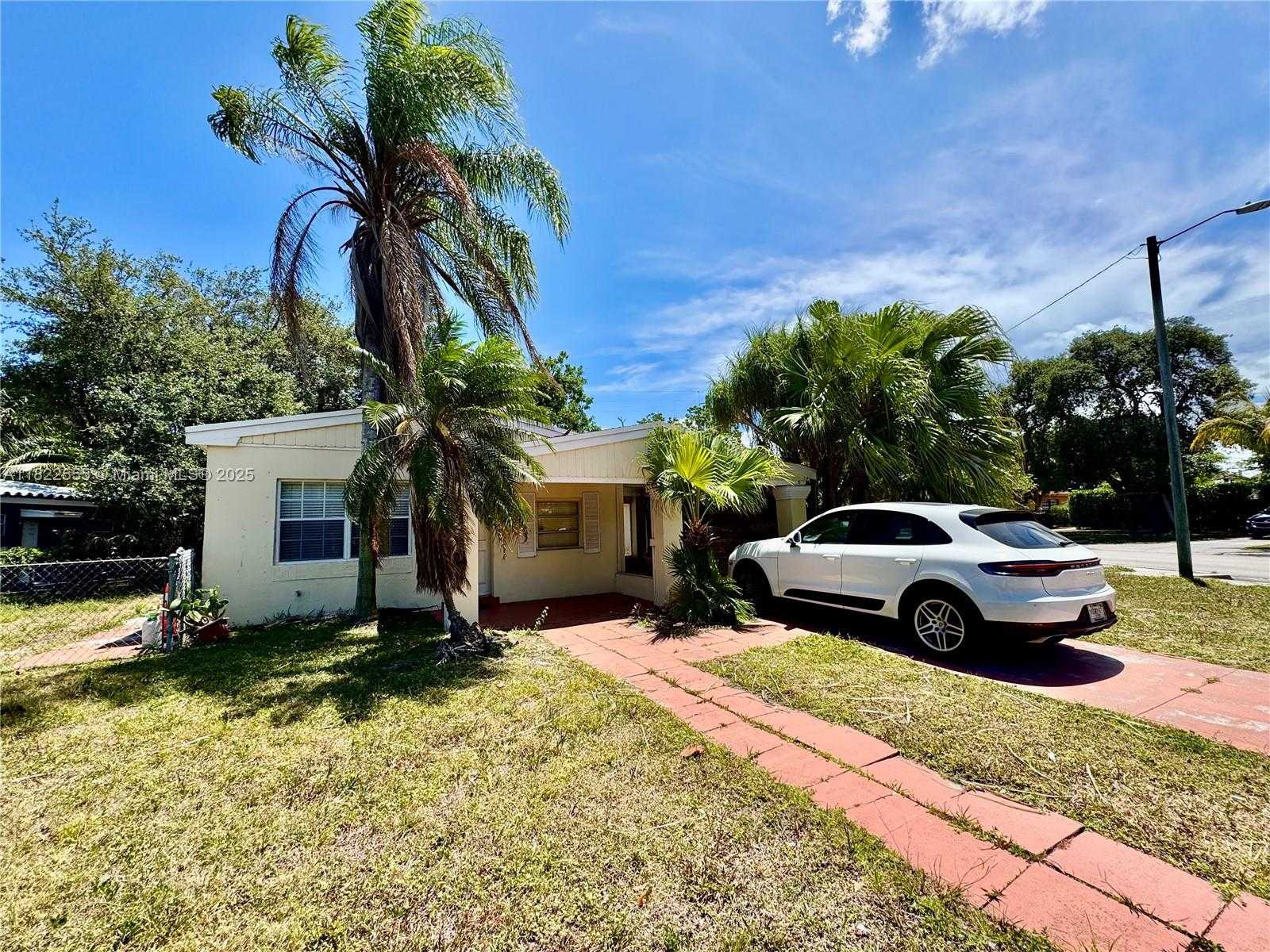 Small Image of 2100 NORTH EAST 173RD ST, North Miami Beach Number 3