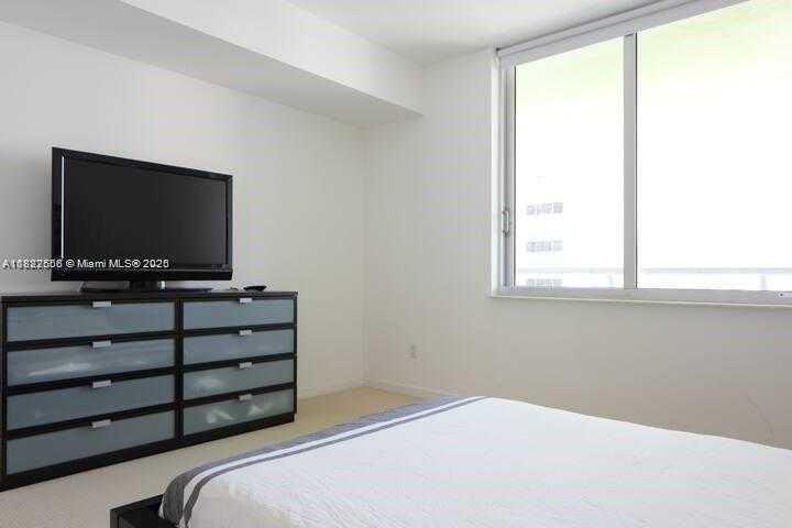 Small Image of 325 SOUTH BISCAYNE BLVD #3316, Miami Number 7