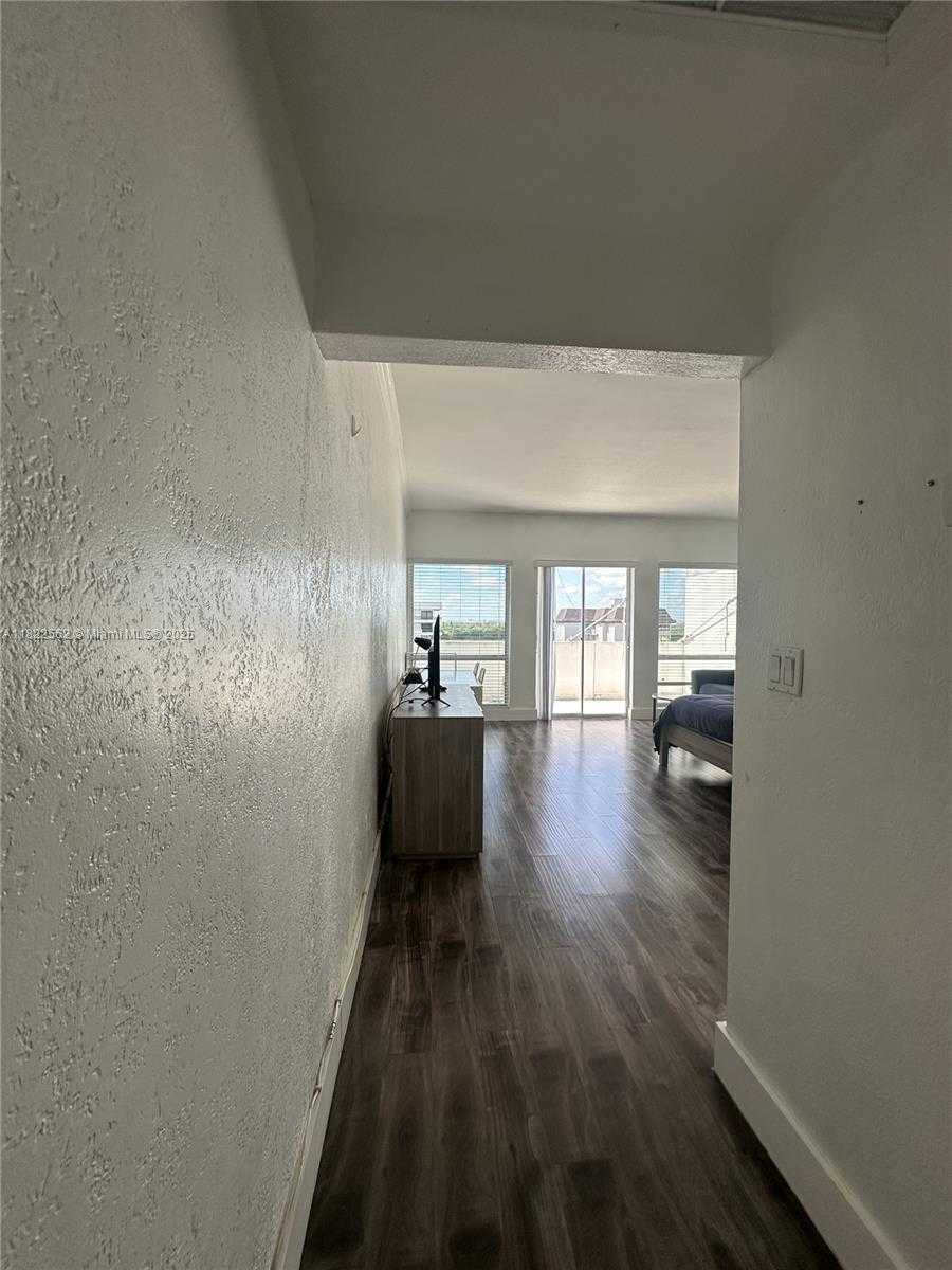 Small Image of 700 BILTMORE WAY #1216, Coral Gables Number 2