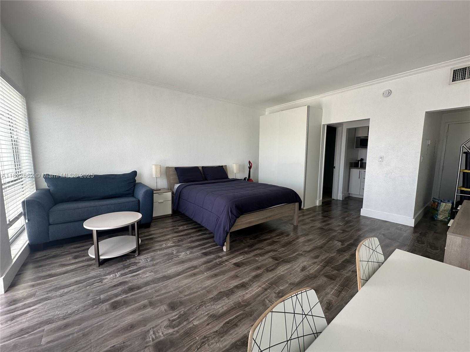 Small Image of 700 BILTMORE WAY #1216, Coral Gables Number 3