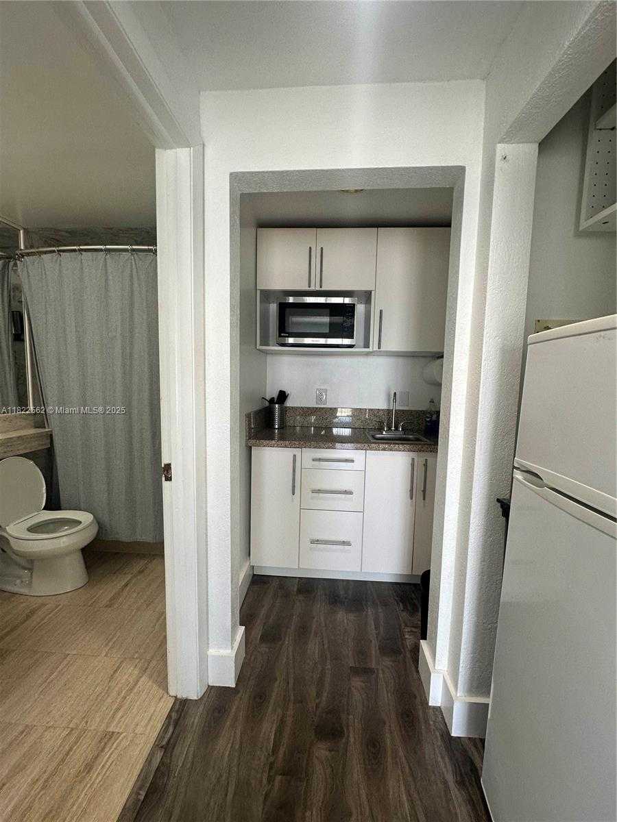 Small Image of 700 BILTMORE WAY #1216, Coral Gables Number 4