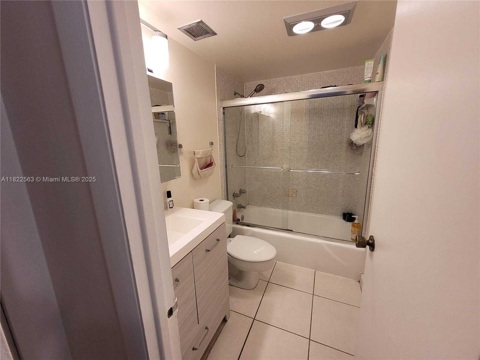 Small Image of 1980 SOUTH OCEAN DR #4D, Hallandale Beach Number 3