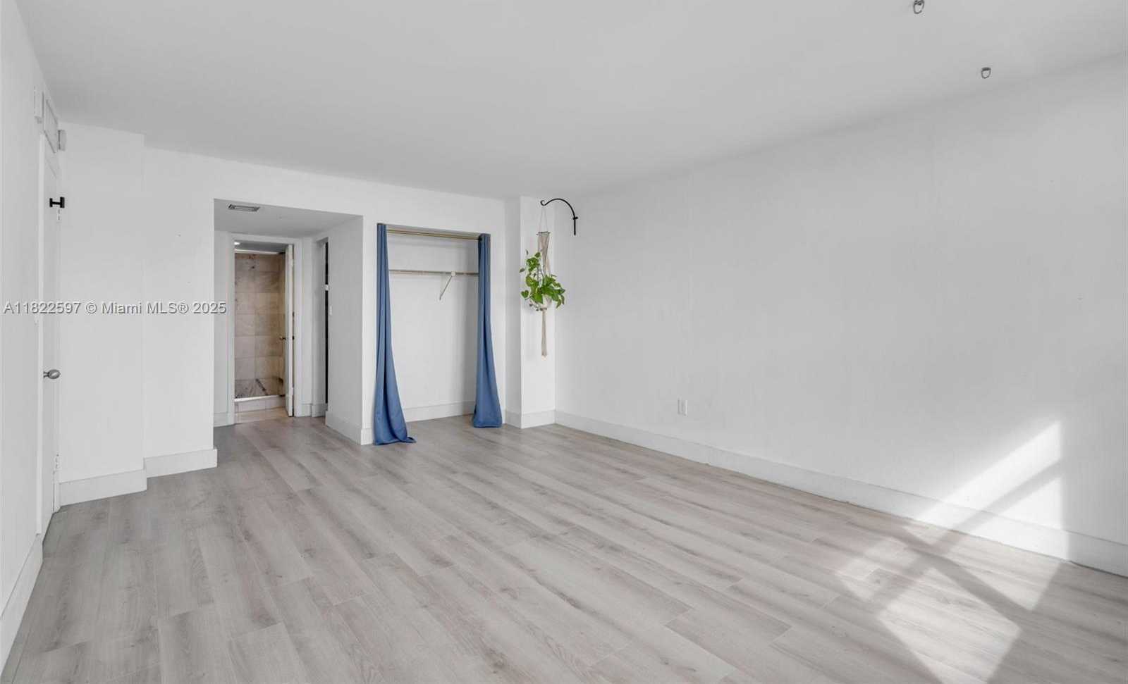 Small Image of 6900 BAY DR #11F, Miami Beach Number 11