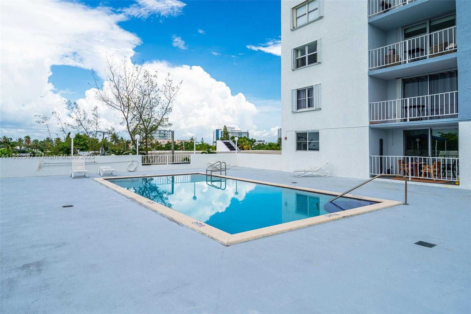 Small Image of 6900 BAY DR #11F, Miami Beach Number 30