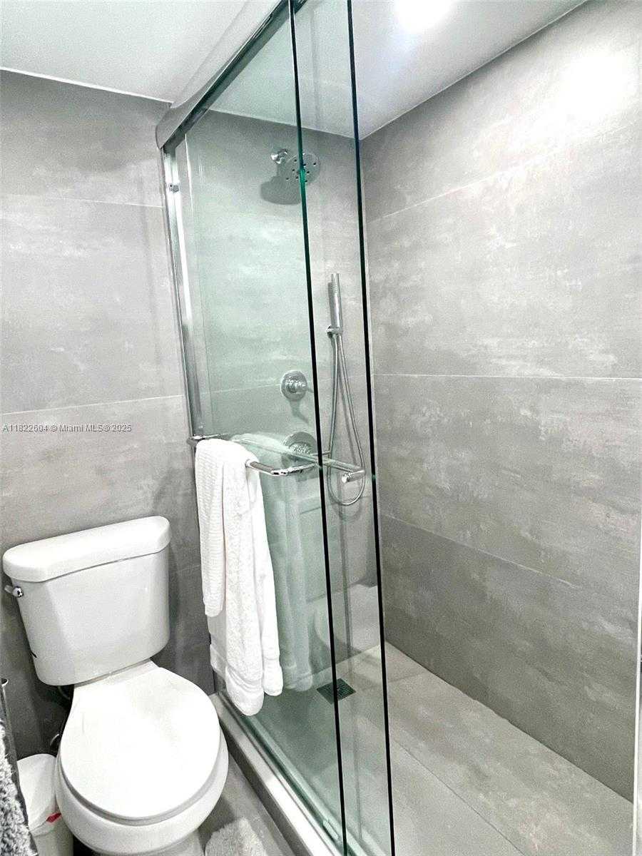 Small Image of 5555 COLLINS AVE #6A, Miami Beach Number 10